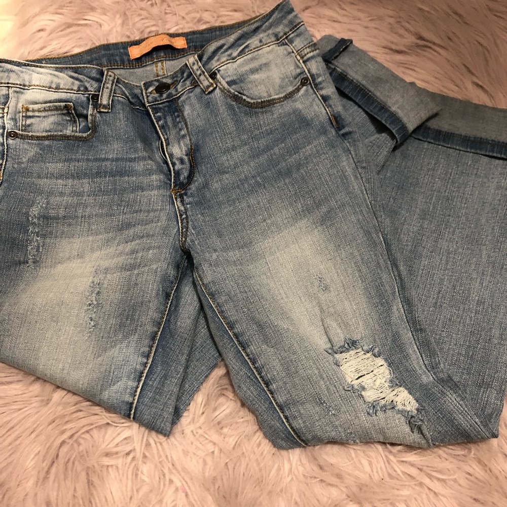 Mid Rise Cropped Cuffed Jeans